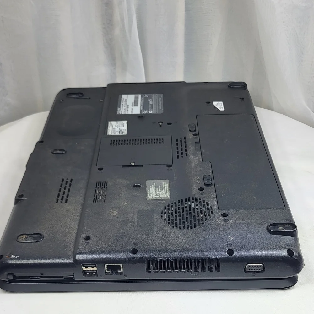 Parts Only or Repair. Toshiba Satellite L3550-S7901 Laptop